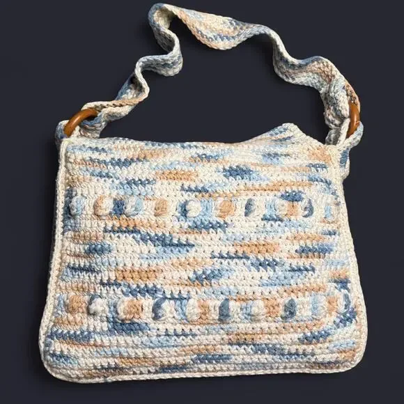Cream/pastel colored crochet messenger bag - Picture 2 of 5